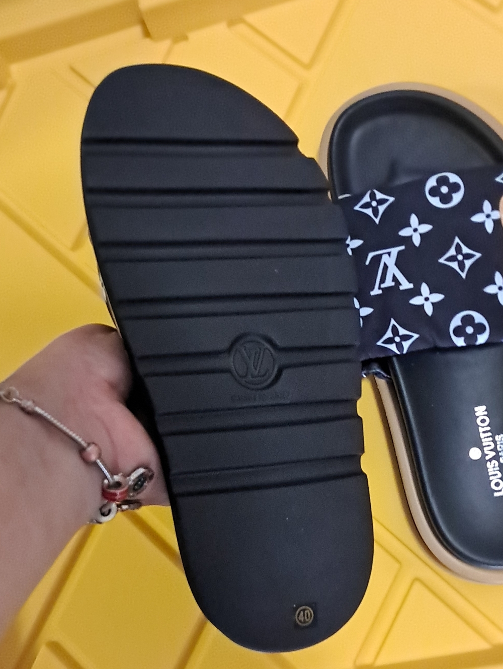 Women Fashion Black Slide Sandals - Picture 2 of 3
